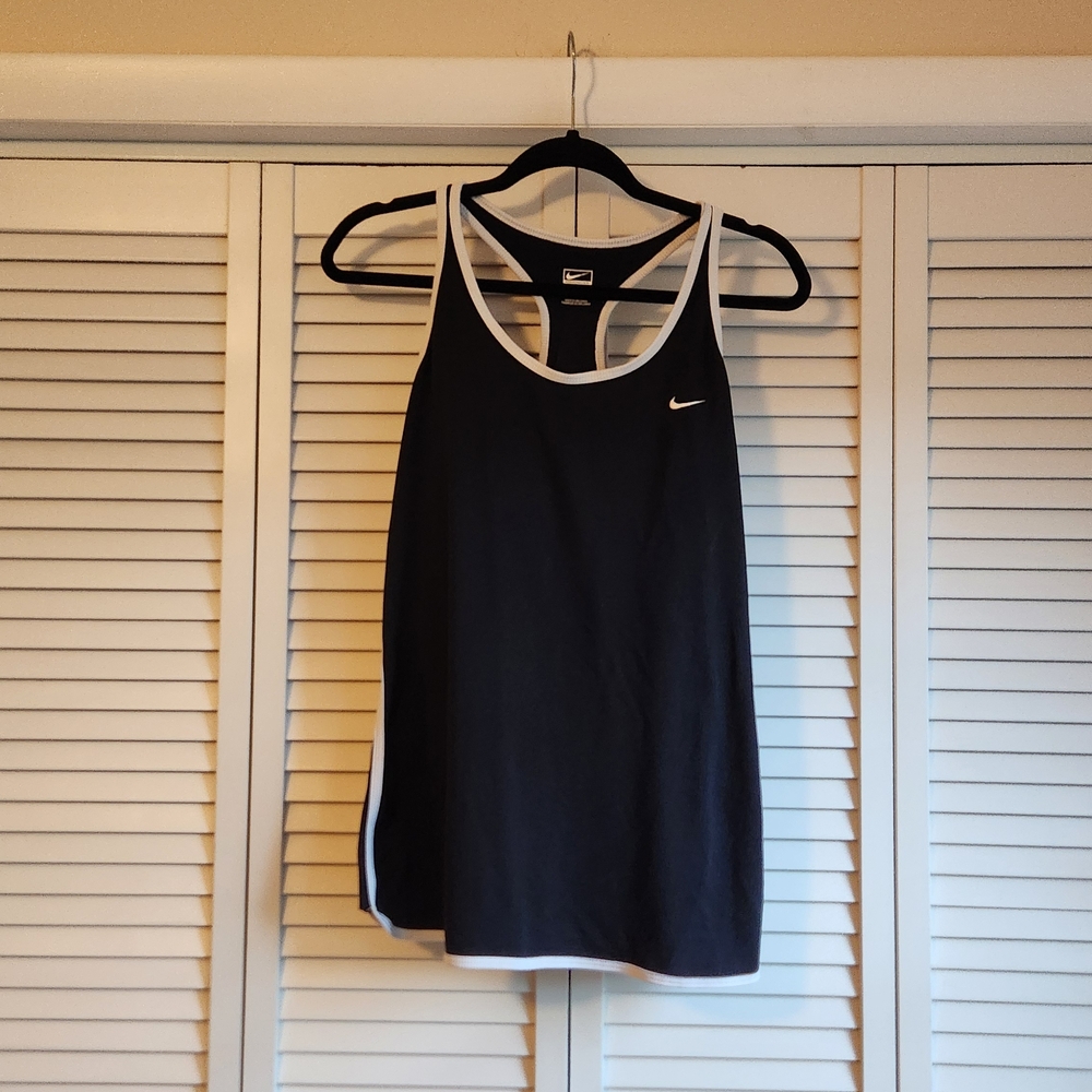 Nike performance Women's Black athletic Tank Top - Picture 6 of 6